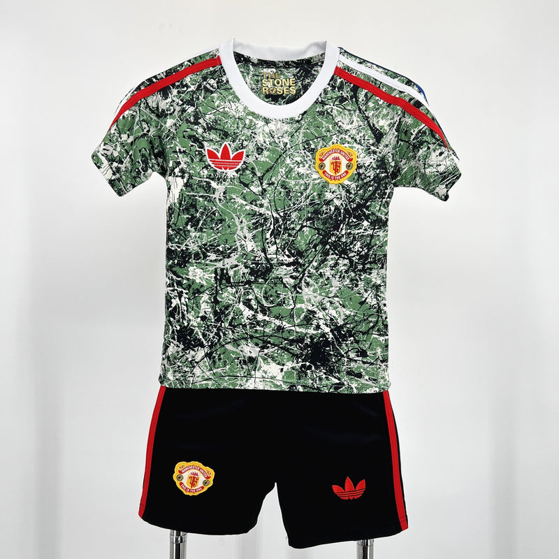 MANCHESTER UNITED LIMITED EDITION ADIDAS RETRO 24/25 KIDS KIT 