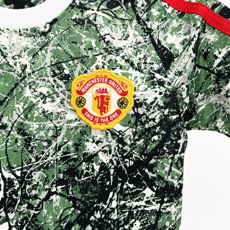 MANCHESTER UNITED LIMITED EDITION ADIDAS RETRO 24/25 KIDS KIT 