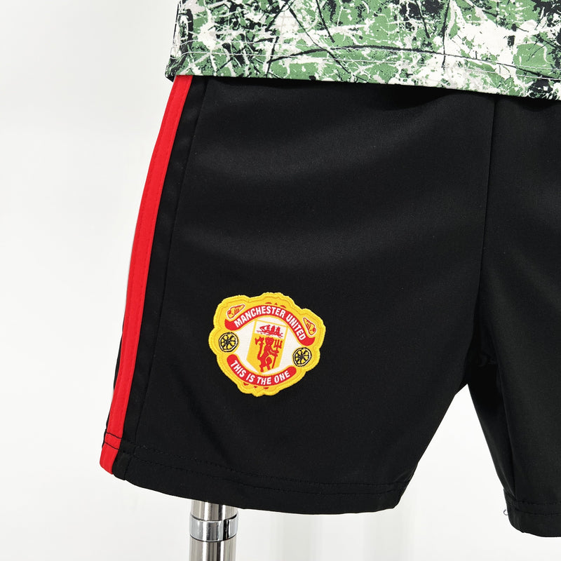 MANCHESTER UNITED LIMITED EDITION ADIDAS RETRO 24/25 KIDS KIT 